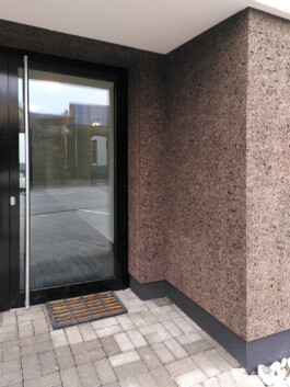 Eingangsbereich mit Sichtkorkdämmung 