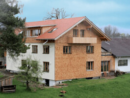 Aussenansicht eines Schreinereigebäudes im Allgäu 