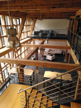 Blick von offener Galerie in das Foyer nach Umbau 